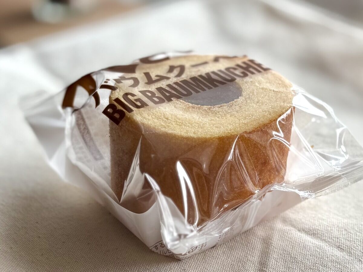 「ガムテープかと思った」インパクト大【ファミマ】超巨大スイーツを実食