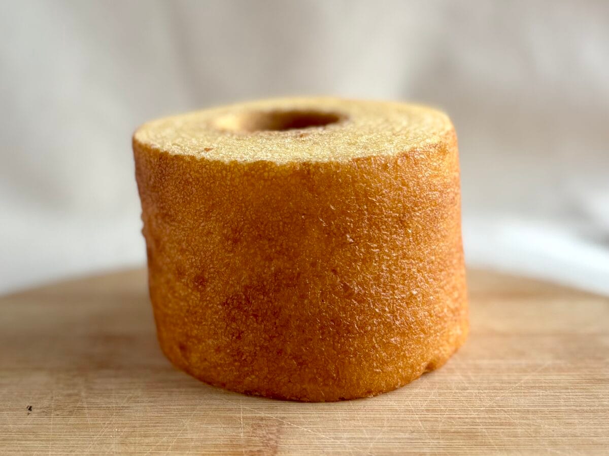 「ガムテープかと思った」インパクト大【ファミマ】超巨大スイーツを実食