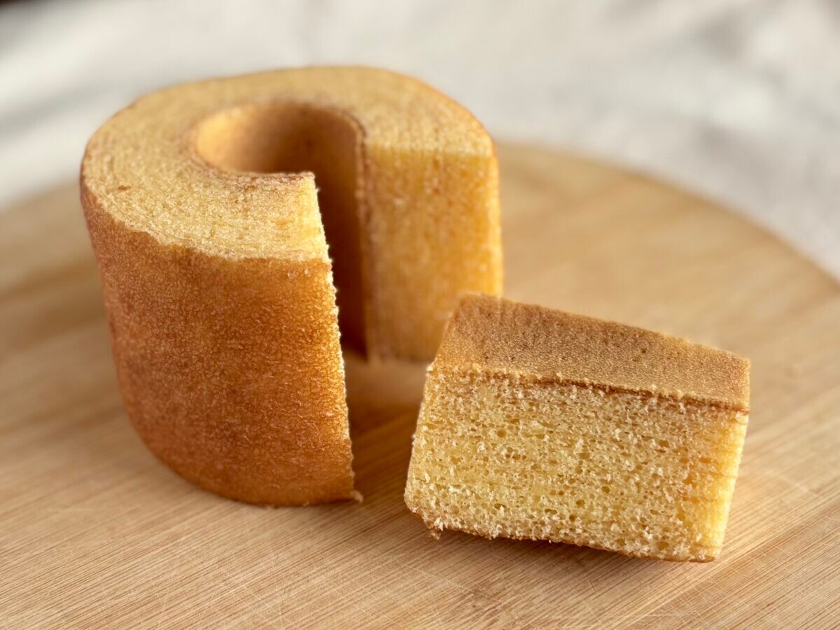 「ガムテープかと思った」インパクト大【ファミマ】超巨大スイーツを実食