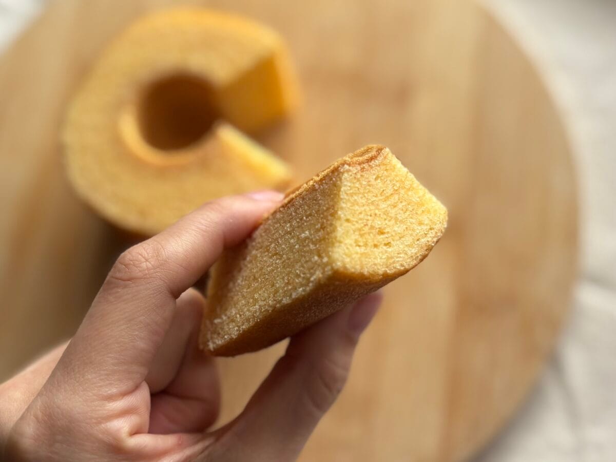 「ガムテープかと思った」インパクト大【ファミマ】超巨大スイーツを実食