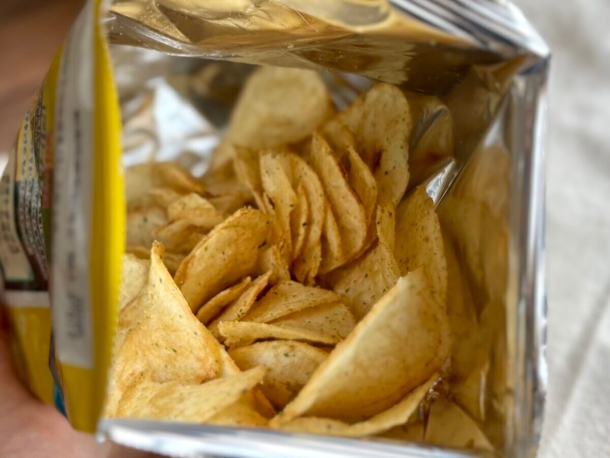 「好きなポテチ第1位に躍り出たかも」【カルビー】東の最強タッグ復活!