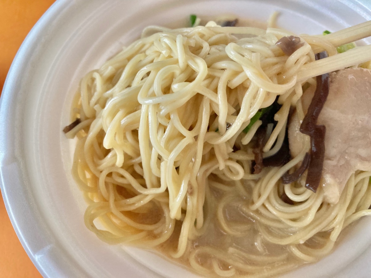 これがレンチンのクオリティだと!?ボリューム感も大満足なレンジラーメン【セブン】