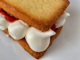 過去イチで好きっ！クセになる！【ローソン】SNSで絶賛のスイーツ