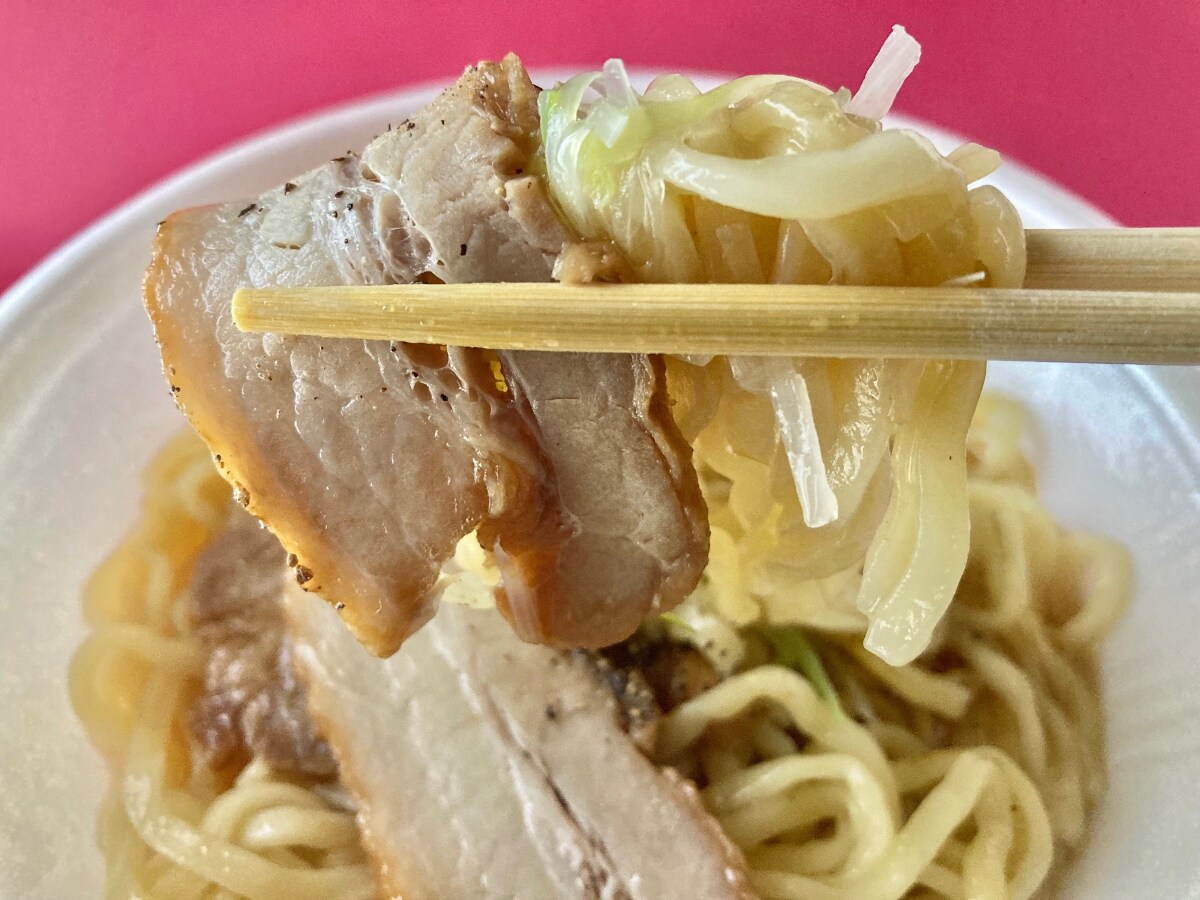 これは美味しい！旨味バッチリ！【関東限定】シンプルなレンジラーメン【ファミマ】