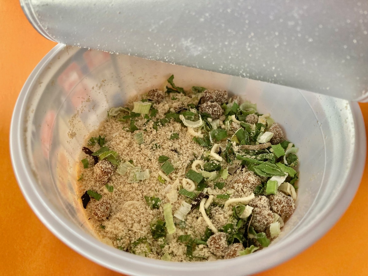 90秒で完成!これは美味しい!【サッポロ一番】本格的な豚骨ラーメン