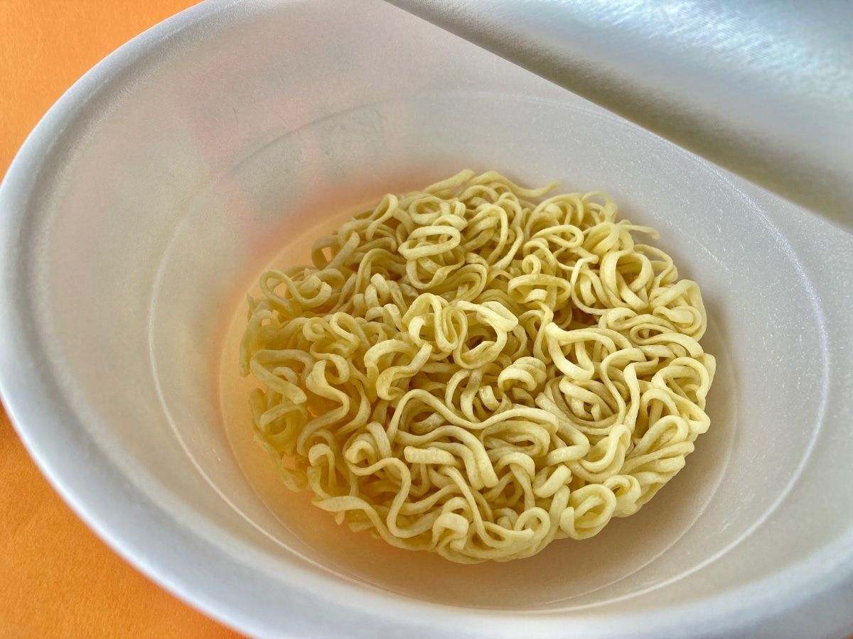 ご飯必須!飲み干し注意?【ローソン限定】元祖家系のラーメンがウマすぎた!