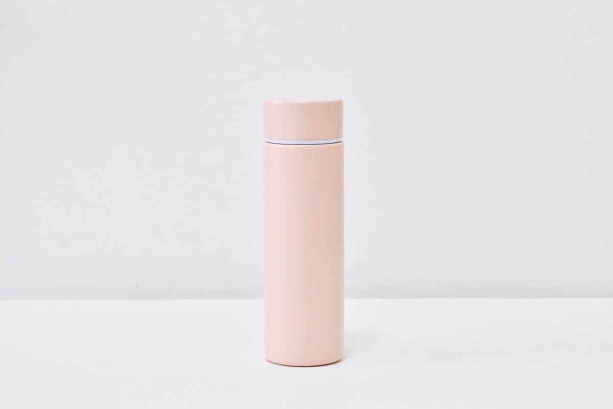 【ダイソー】水筒・ウォーターボトルおすすめ5選|肩掛けアイテムも紹介