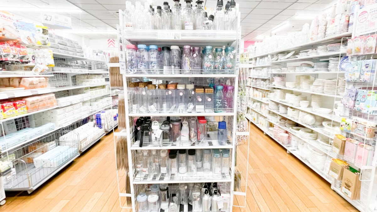 【ダイソー】水筒・ウォーターボトルおすすめ5選|肩掛けアイテムも紹介