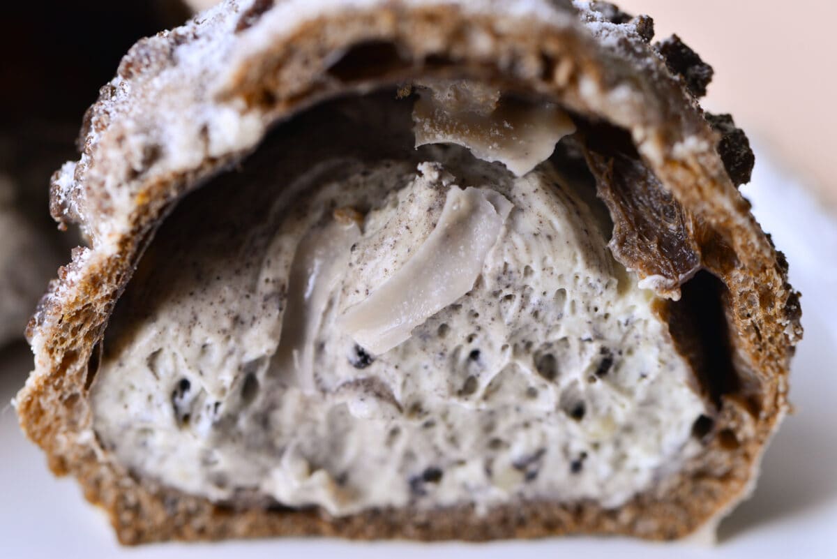 「あと6万個くらい食べたい」【ファミマ】衝撃のシュークリームが再販