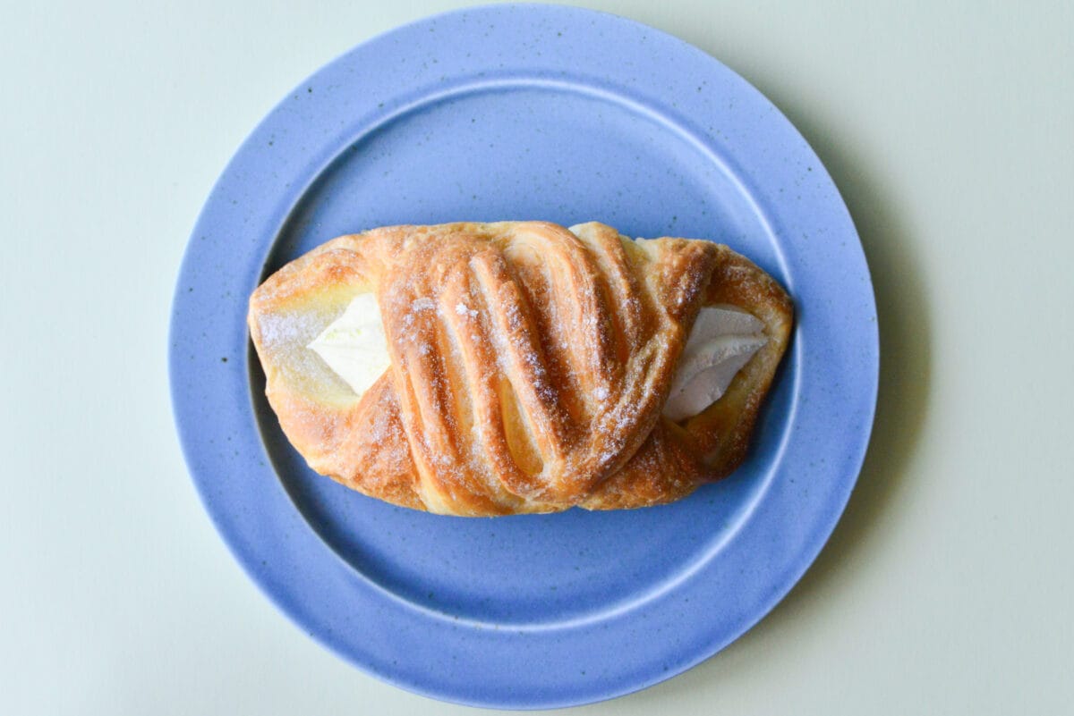 「激ハマり」【ローソン】「最強ワード」の新作パンにクリーム好きが歓喜