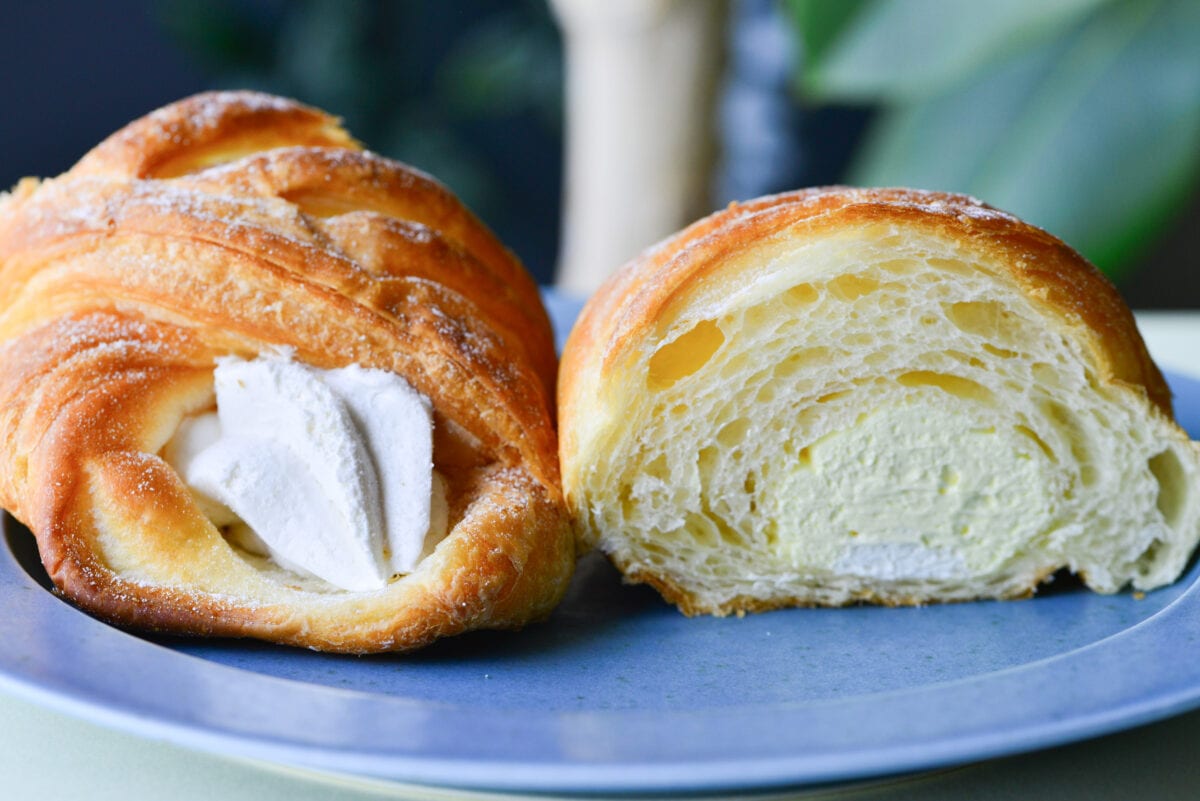 「激ハマり」【ローソン】「最強ワード」の新作パンにクリーム好きが歓喜