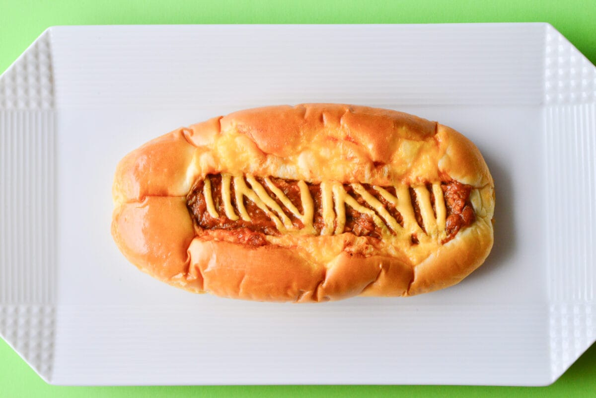 「うまいやん」【ファミマ】辛味が効いたメキシカンな惣菜パン登場