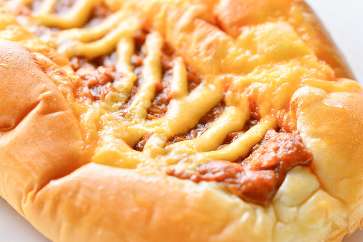 「うまいやん」【ファミマ】辛味が効いたメキシカンな惣菜パン登場