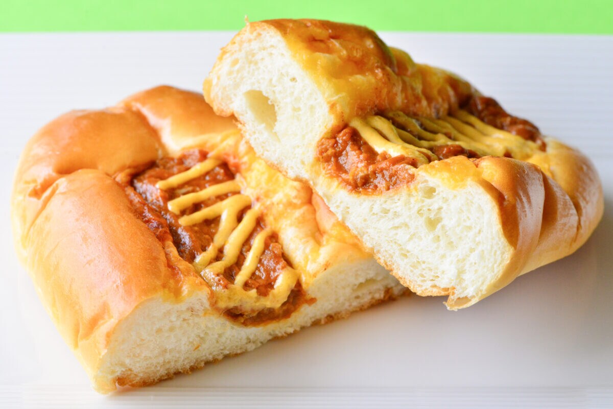 「うまいやん」【ファミマ】辛味が効いたメキシカンな惣菜パン登場