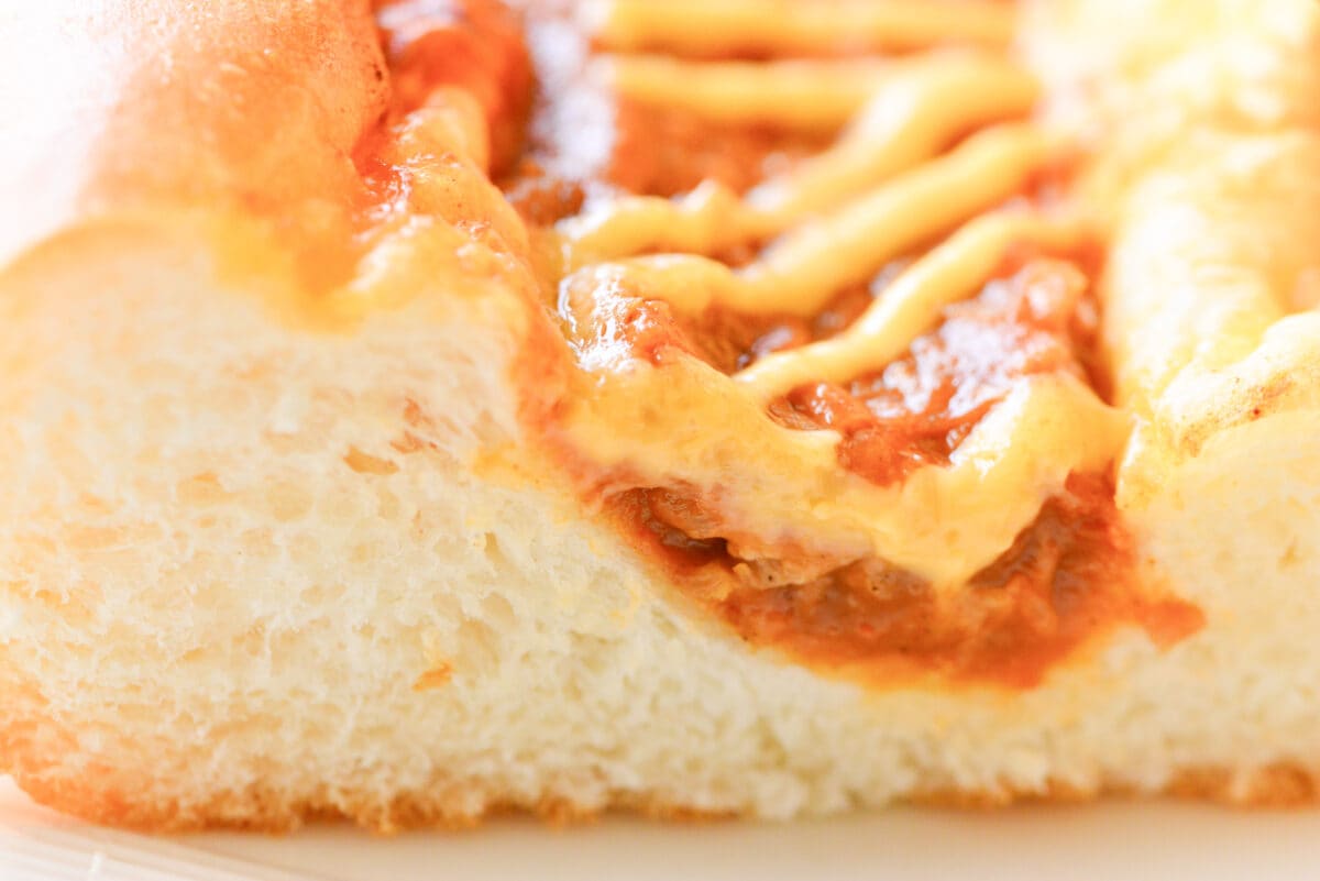 「うまいやん」【ファミマ】辛味が効いたメキシカンな惣菜パン登場