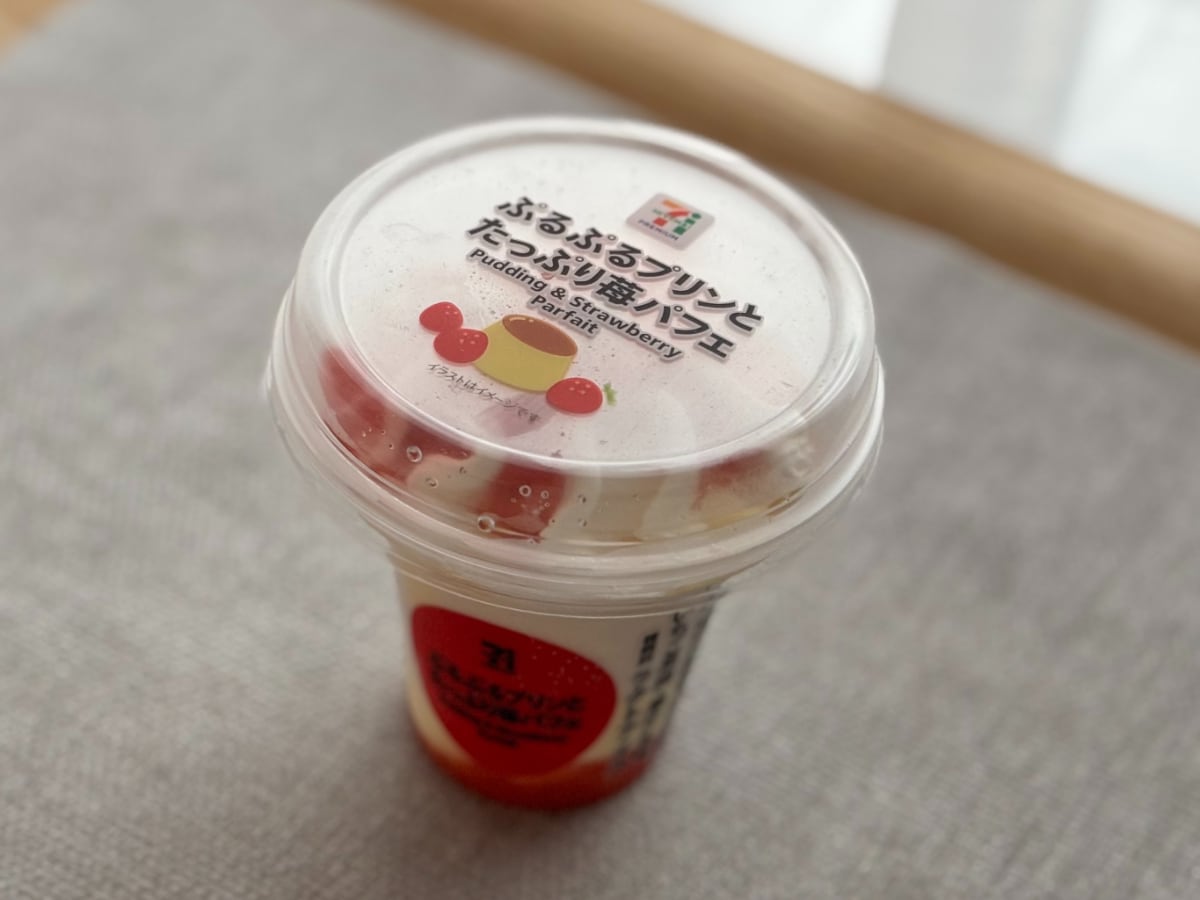 アイスの中にプリン……だと?【セブン】「不思議感覚」のパフェを実食