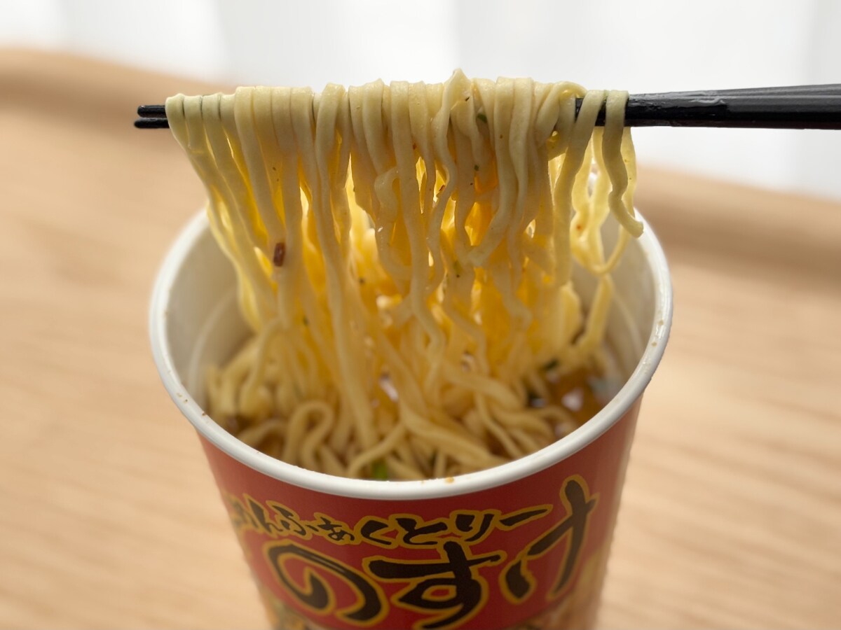 ニンニク風味に手が止まらん！【ローソン限定】人気店のカップ麺が初登場