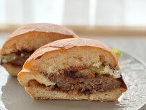 ソースがウマっ！【ファミマ×ハインツ】のコラボ商品が完璧すぎかも……