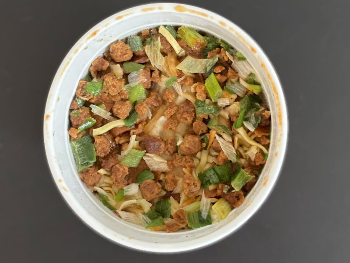 ジャンクな味にヤミツキ!【マルちゃん】の『マジ盛』新作が魅惑的すぎる