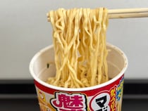 ジャンクな味にヤミツキ！【マルちゃん】の『マジ盛』新作が魅惑的すぎる