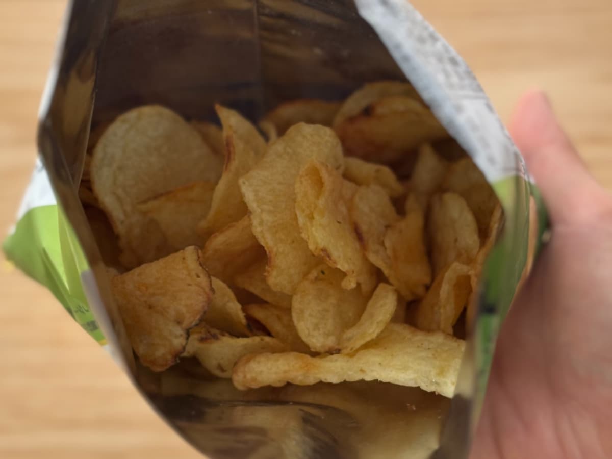 「おいしすぎて発狂する」レベル！春限定の【堅あげポテト】が帰ってきた