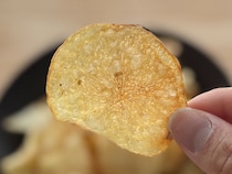 「おいしすぎて発狂する」レベル！春限定の【堅あげポテト】が帰ってきた