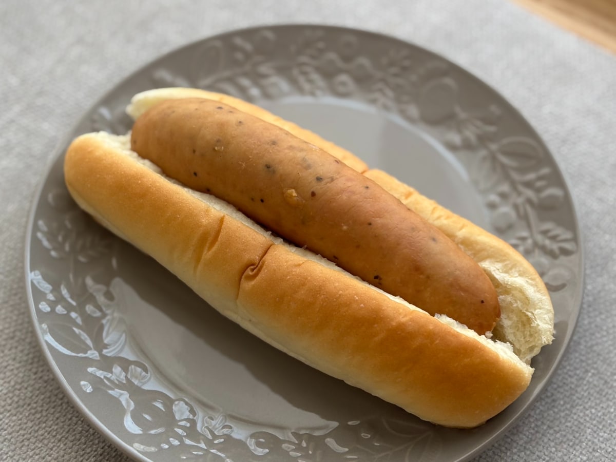 パリッとジューシーでウマっ！【ローソン】に食べ応えありのできたてパン