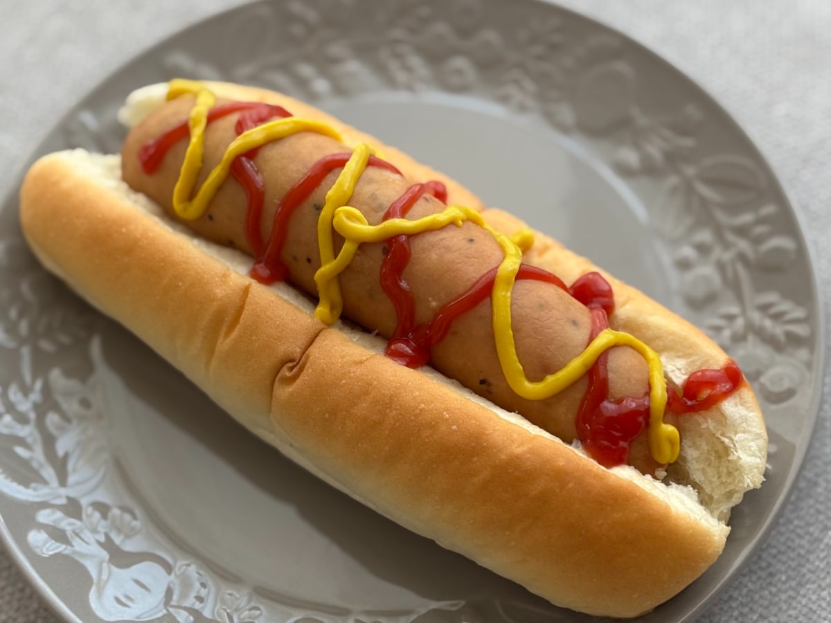 パリッとジューシーでウマっ！【ローソン】に食べ応えありのできたてパン