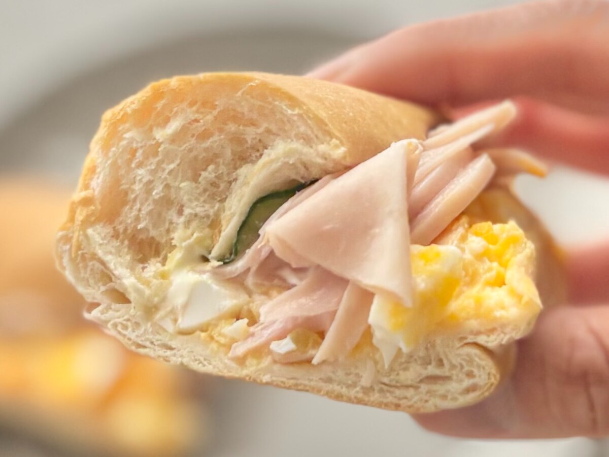 「ハムたっぷり」「最高な組み合わせ」【ファミマ】の贅沢ロールパン