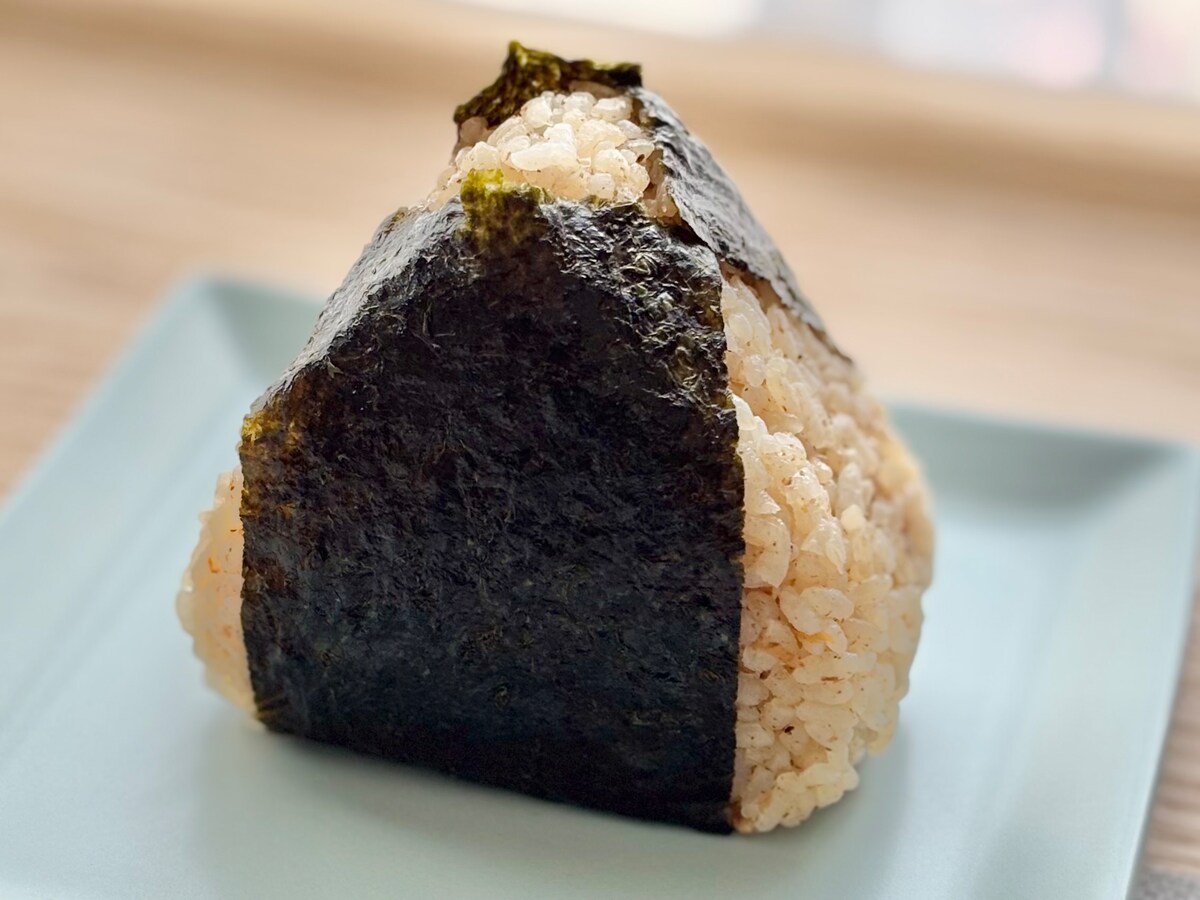 「アホみたいにうまい」「最高」【ファミマ】のビッグおむすびがハマる味