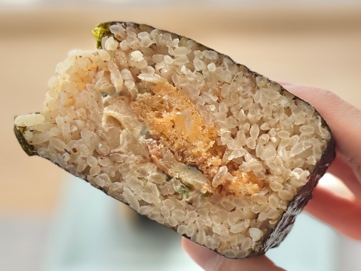 「アホみたいにうまい」「最高」【ファミマ】のビッグおむすびがハマる味