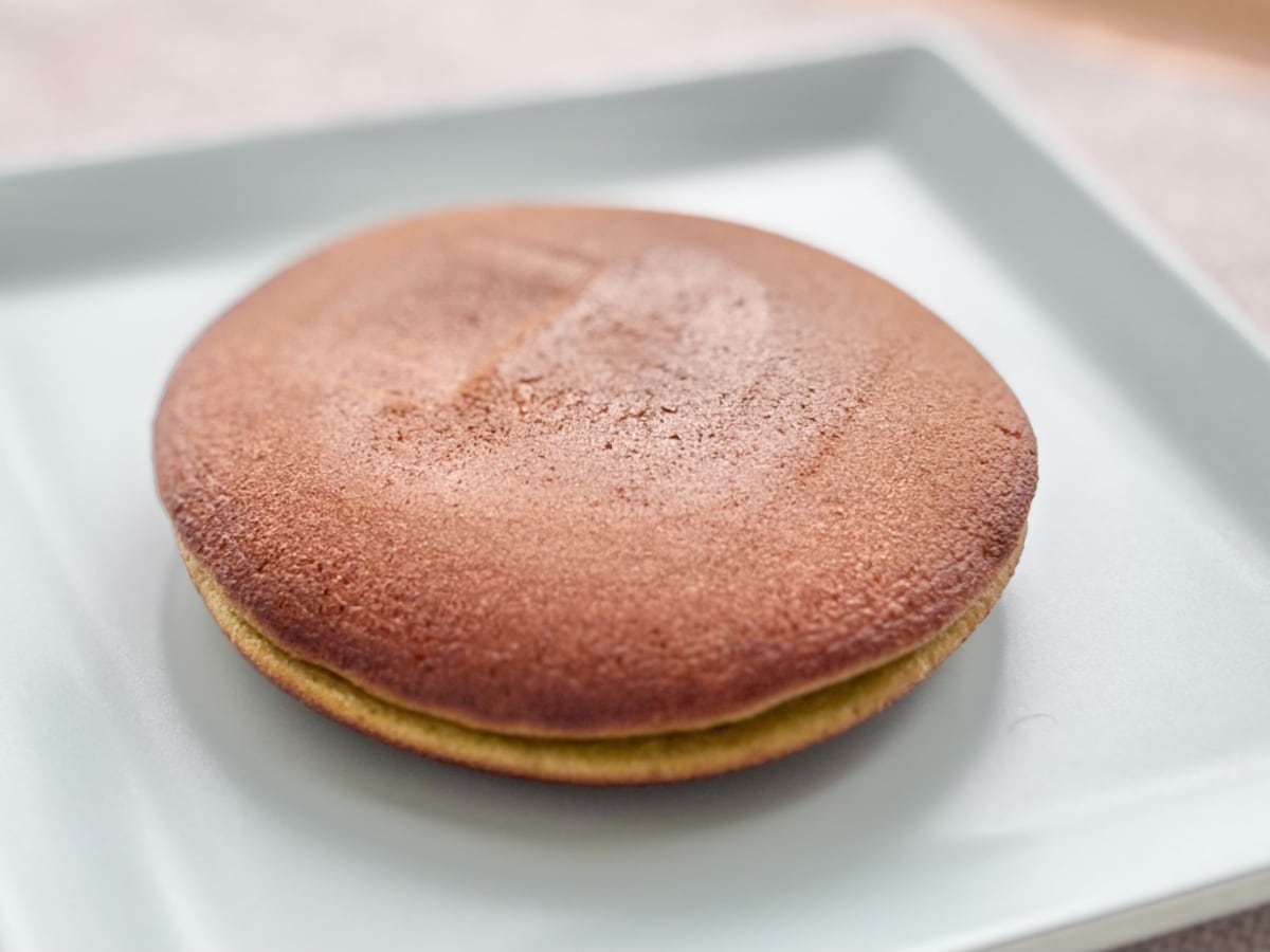 ほろ苦いあんと甘い生地が相性抜群!【ファミマ】老舗監修の限定和菓子