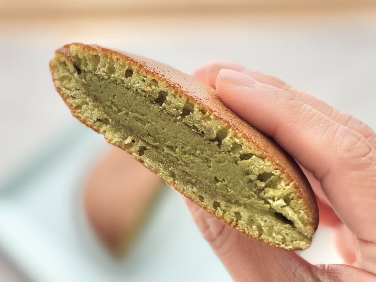 ほろ苦いあんと甘い生地が相性抜群!【ファミマ】老舗監修の限定和菓子