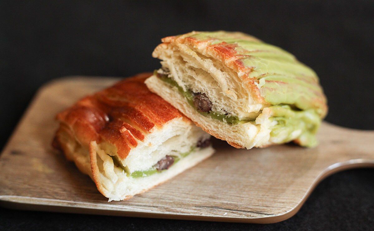 「美味しすぎた」「抹茶の風味を堪能」171円とは思えない【ローソン】高見えパン