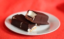 「初めてハマった」「どこにあるんじゃ」【ローソン】不思議食感スイーツ、売り切れ報告も!?