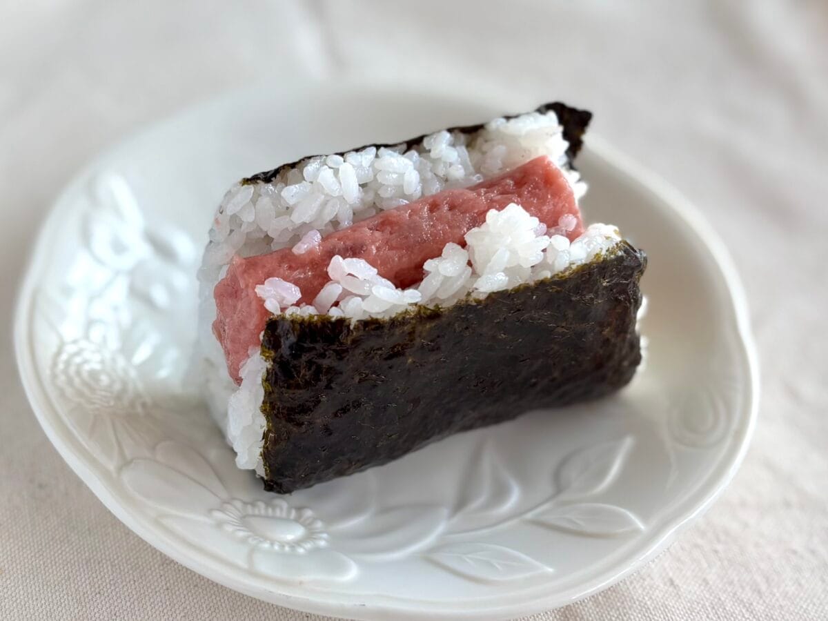 「これでもか!ってくらい入ってる」【ローソン】新作おにぎりに驚きの声