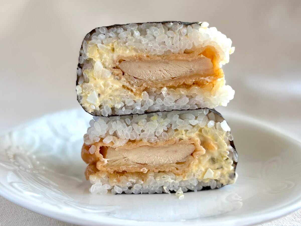 【ローソン】新作がもはや“おにぎれず”!?具材はみ出ちゃってますよ~!