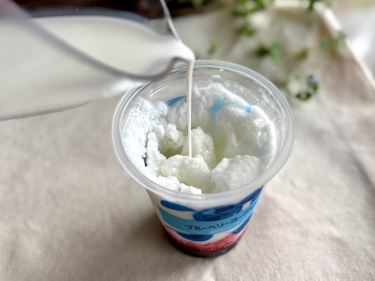 果肉ソースのつぶつぶ感がいい!【ファミマ】新作フラッペは涼し気な甘み