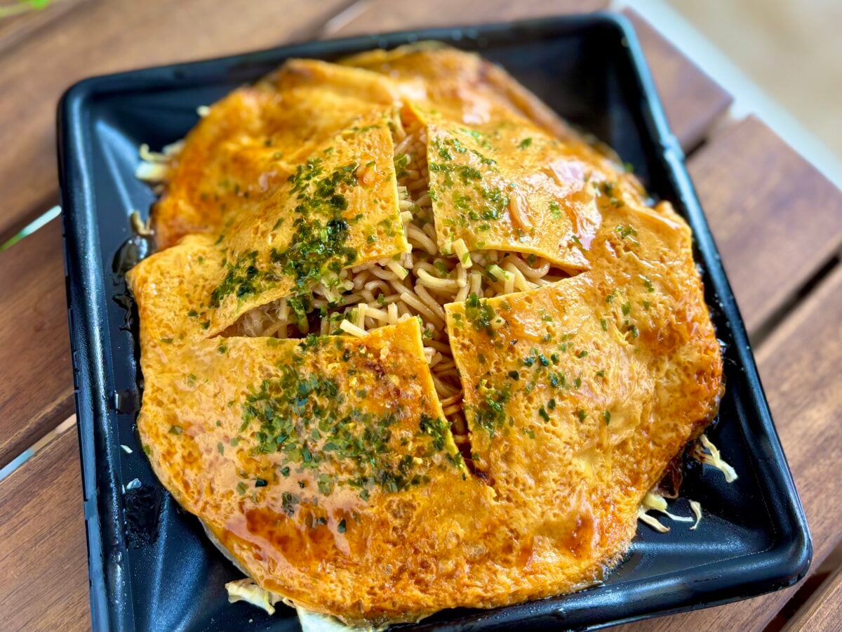 やっぱり王道が一番。【ローソン】有名店が監修するお好み焼きが大正解！