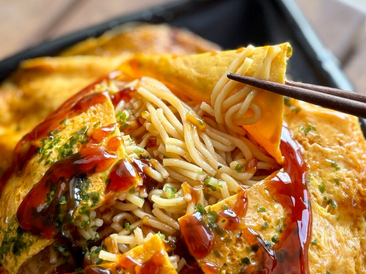 お好み焼きの写真 やっぱり王道が一番。【ローソン】有名店が監修するお好み焼きが大正解