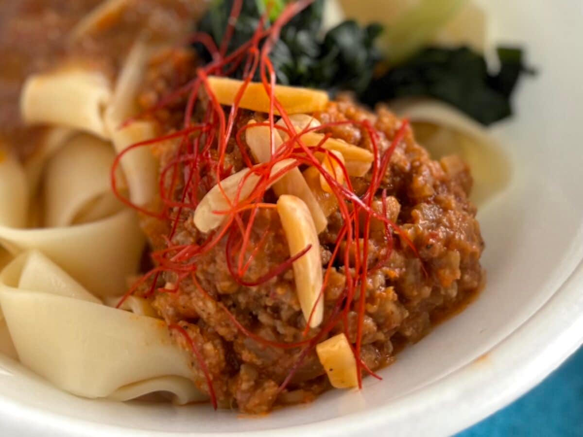 「まじで美味いからね!!」【ファミマ】爆売れした例の麺に「要注意」の声?