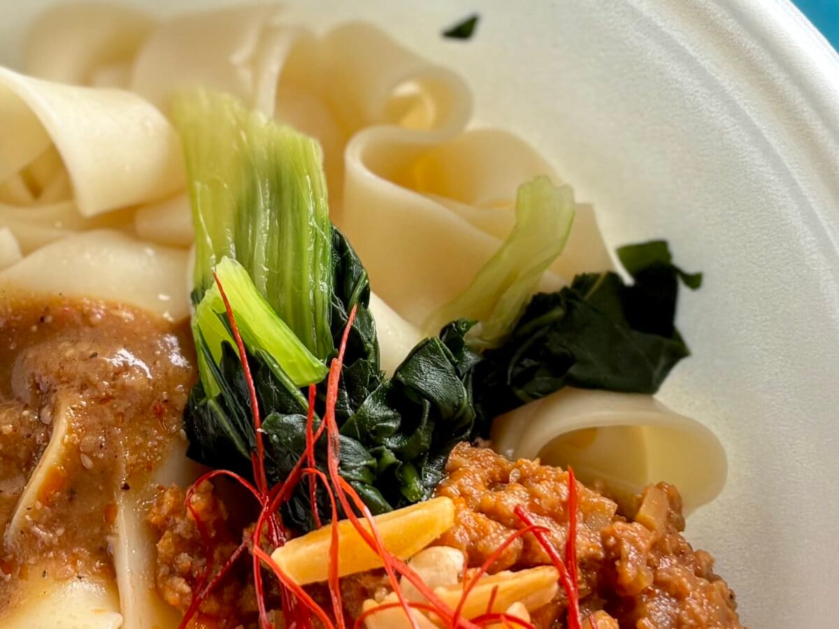 「まじで美味いからね!!」【ファミマ】爆売れした例の麺に「要注意」の声?