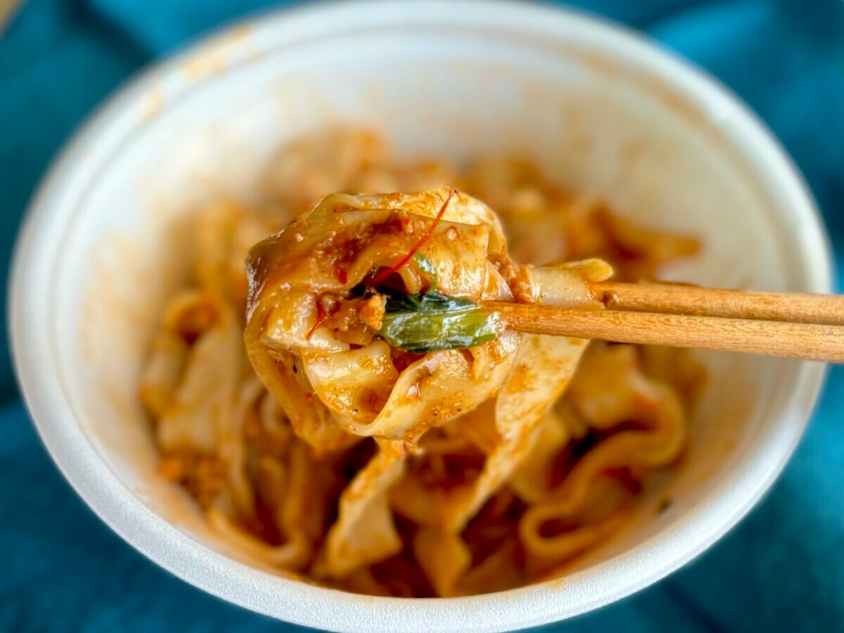 「まじで美味いからね!!」【ファミマ】爆売れした例の麺に「要注意」の声?