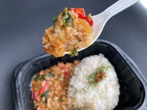 「満足度高し」【ファミマ】レンチンで簡単！エスニックランチはいかが？