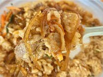 「無茶苦茶ウマい！」「オススメ！」具材たっぷりの甘辛炒飯【ファミマ】