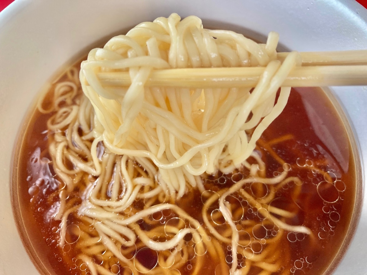 スープの完成度にびっくり！【ファミマ限定】具なしカップ麺がシンプルで美味……。