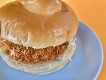 海老の存在感がヤバい！！バンズもタルタルも絶品なハンバーガー【ローソン】