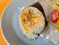 あの具材が海苔巻きに！？とにかく食べ応えありすぎな一本【ファミマ】