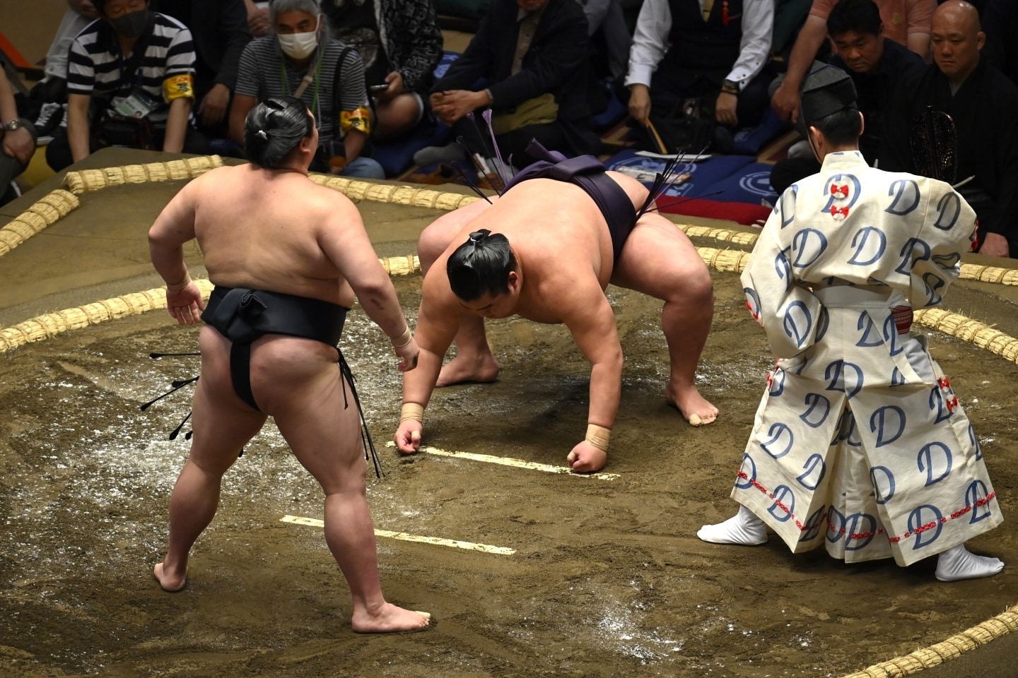 「別人すぎてビックリ!」大相撲中継にゲスト出演した人気落語家の“激変近影”にネット騒然!「ずいぶん痩せられた」「62歳には見えないね」