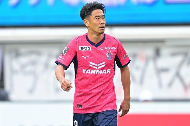 『長袖』ＢＶＢ　香川真司(海外Ｓ、日本Ｍ相当、襟に少しホツレとヨレがあります) 長袖』BVB香川真司(海外S、日本M相当、襟に少しホツレと